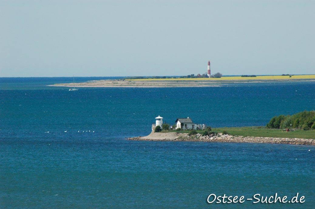Ostsee Luftbild vom Leuchtturm Struckkamphuk an der Lemkenhafener Bucht und dem Flügger Leuchtturm