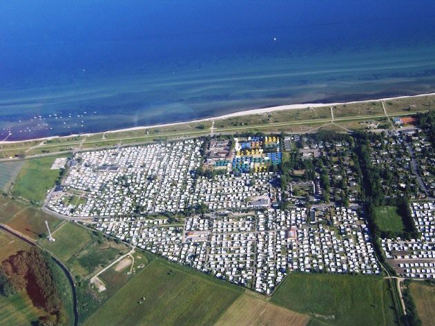 Luftbild vom Campingplatz an der Ostsee
